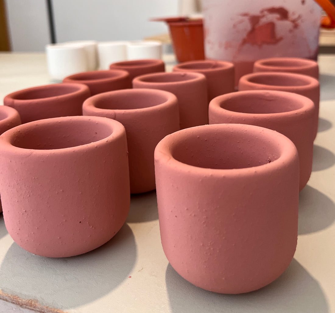 ¿Sabes por qué los esmaltes se ven “opacos” antes de meterlos al horno?